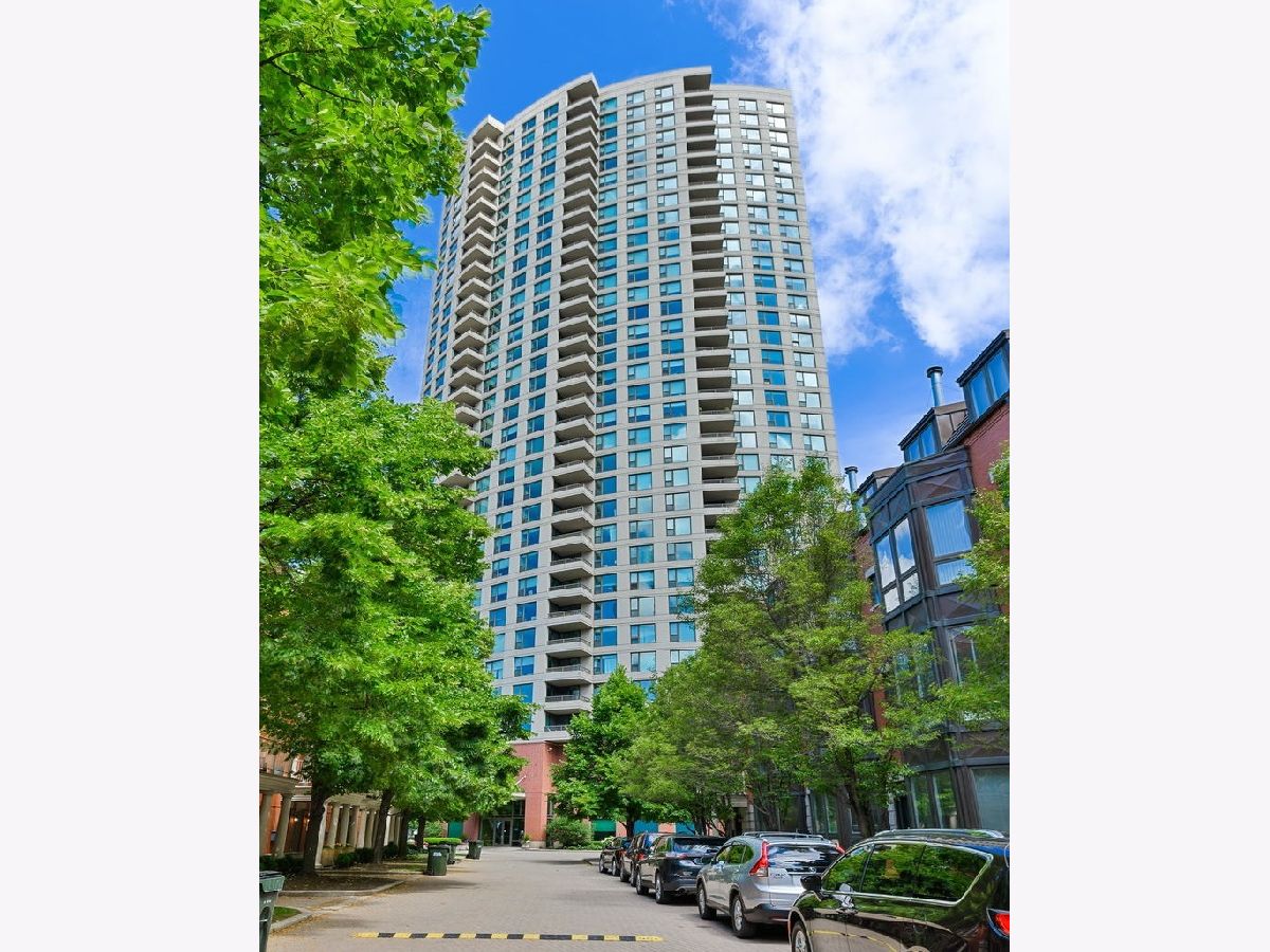 Townhomes & Condos Rented Kinzie Park Chicago Illinois, 501 Clinton
