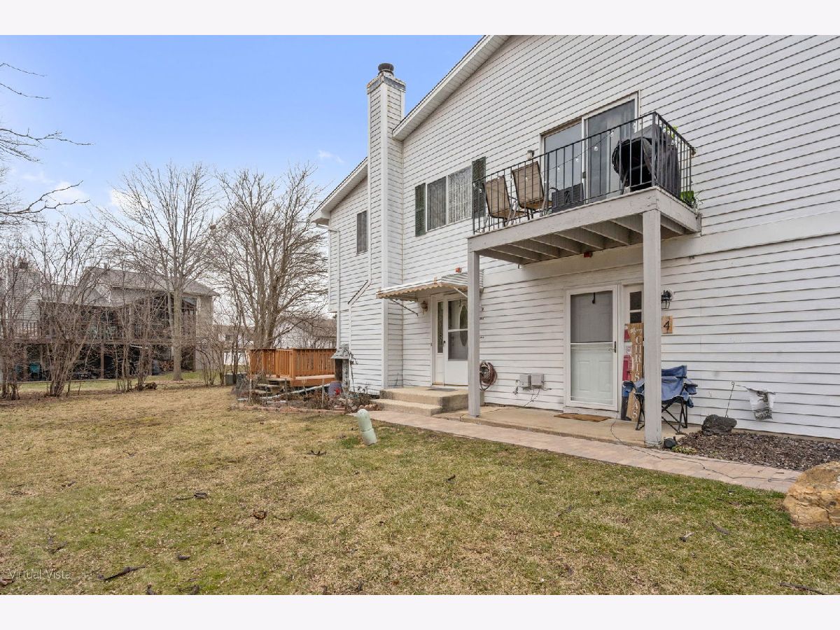 Condos & Townhomes Sold Village Club Condos Woodridge Illinois, 2 Wake Robin