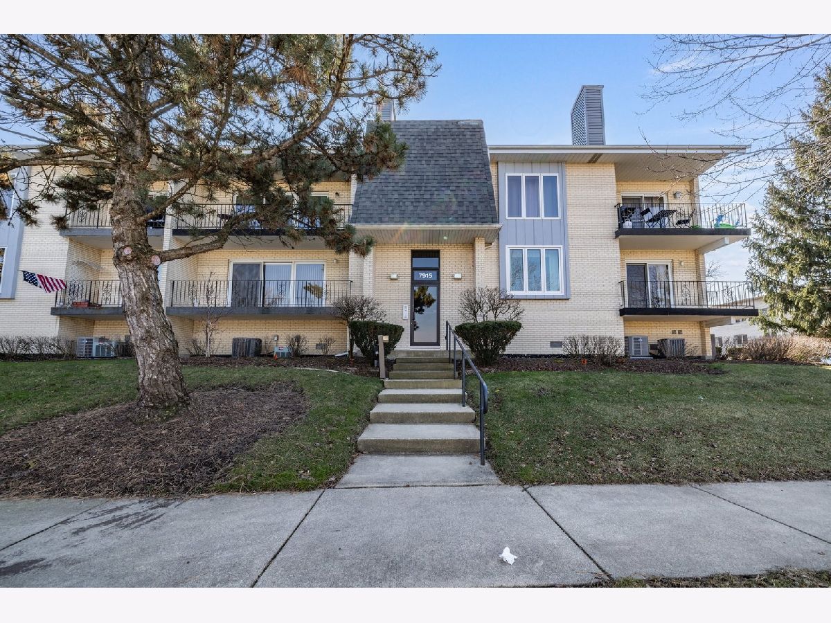 Condos & Townhomes & Homes Sold Golfview Estates Orland Park Illinois, 7915 157th