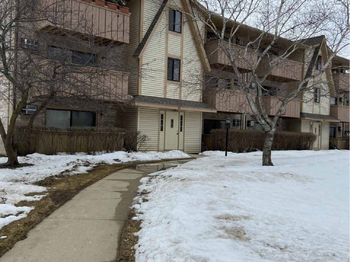 Condominiums Sold Century Park Vernon Hills Illinois, 21 Cedar
