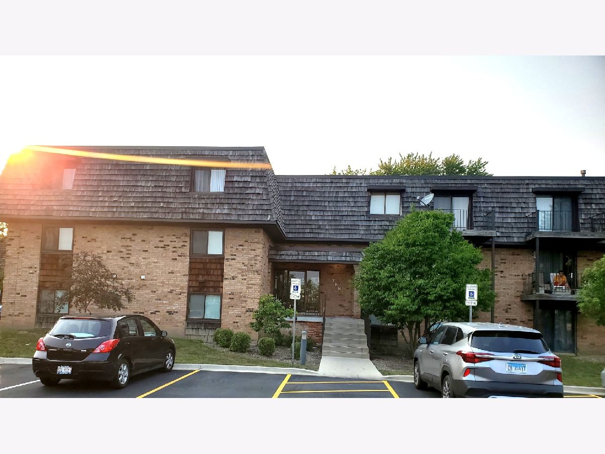 Condominiums Sold Arbors Buffalo Grove Illinois, 10 Oak Creek