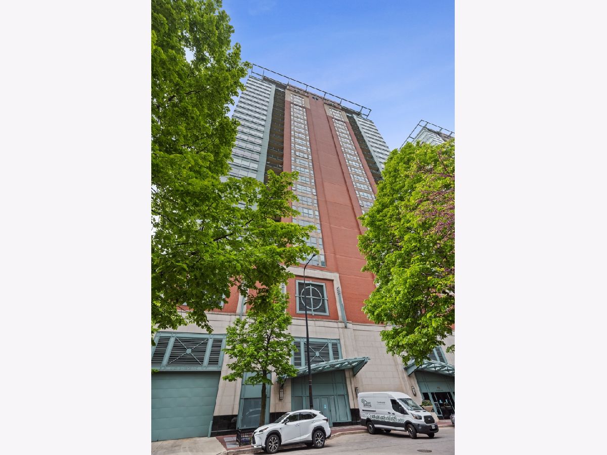 Condos & Townhomes Sold Riverview Condominiums Chicago Illinois, 445 North Water