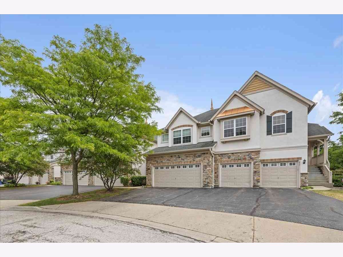 Townhomes Sold Shadow Creek Vernon Hills Illinois, 407 Shadow Creek
