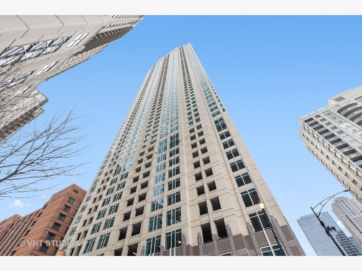 Condos & Townhomes Rented Millenium Centre Chicago Illinois, 33 Ontario