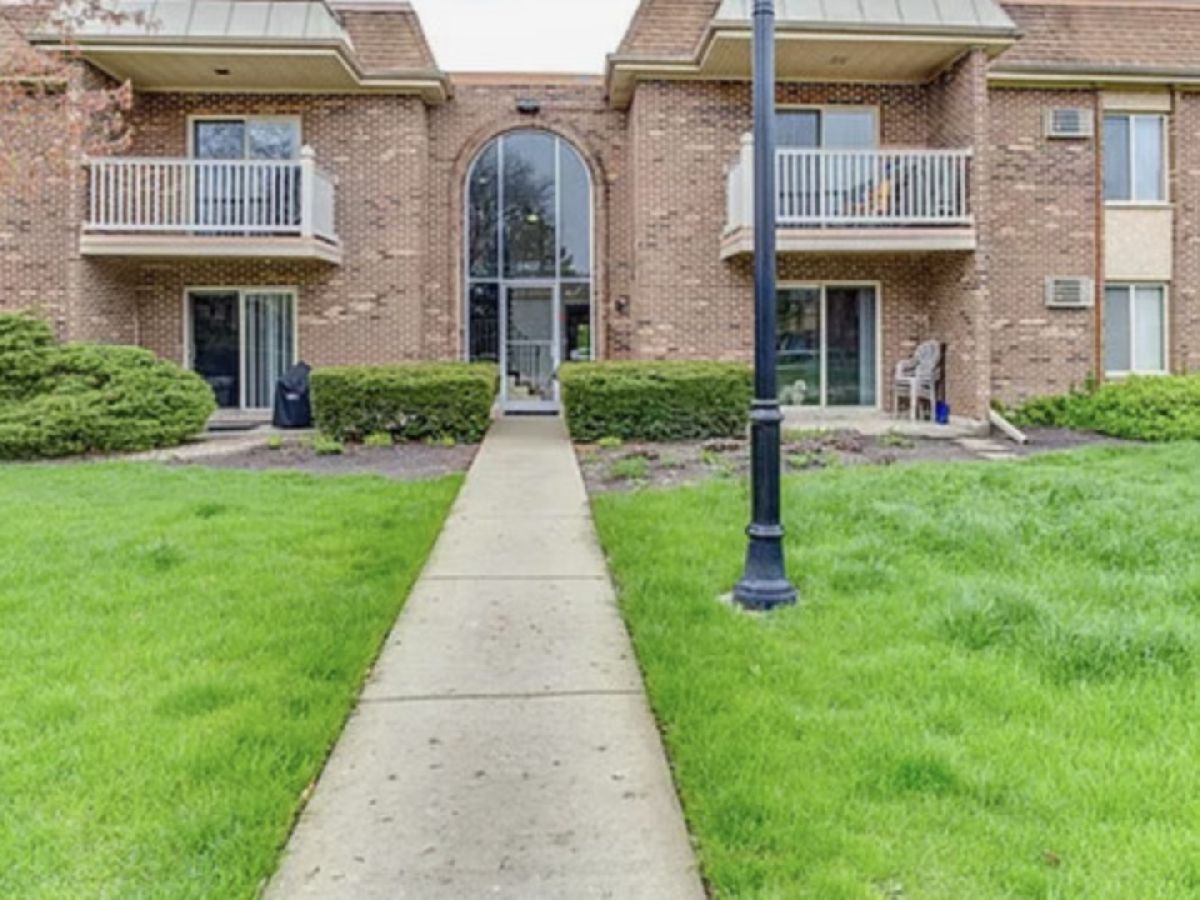  Sold Arlington Heights Illinois, 2407 Kennicott