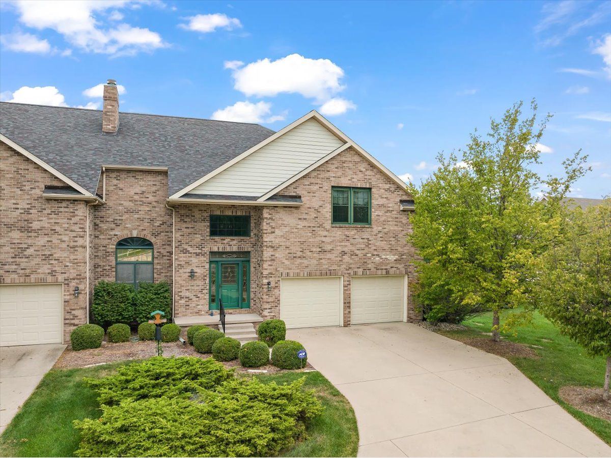 Homes & Condos & Townhomes Sold Hawthorne Ii Bloomington Illinois, 4 Inglewood