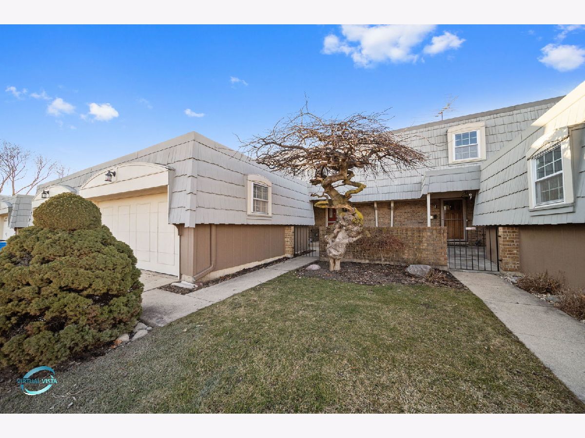Townhomes & Condos & Homes Sold Elk Grove Estates Elk Grove Village Illinois, 670 Versailles