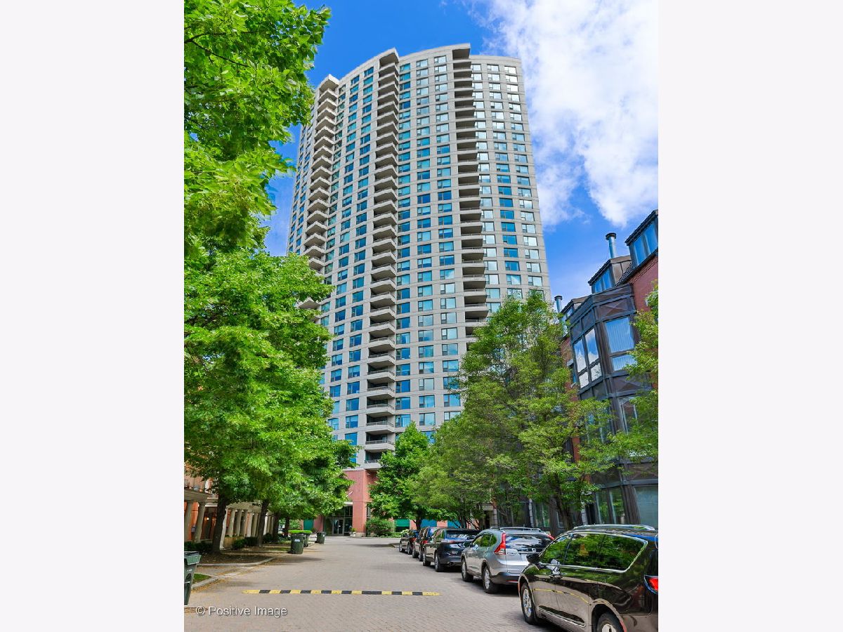 Condominiums Sold Kinzie Park Tower Chicago Illinois, 501 Clinton