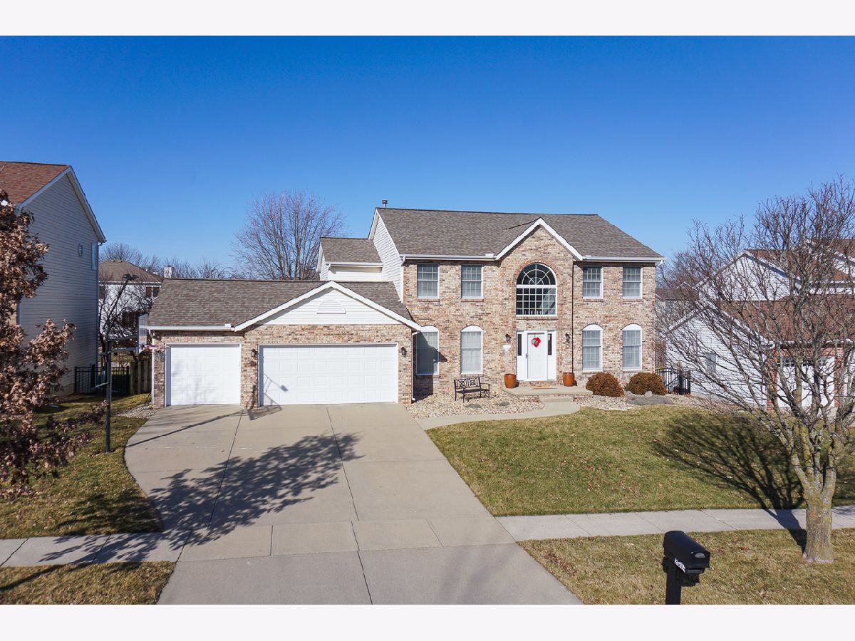 Homes & Condos & Townhomes Sold Eagle Ridge Bloomington Illinois, 2814 Huntington