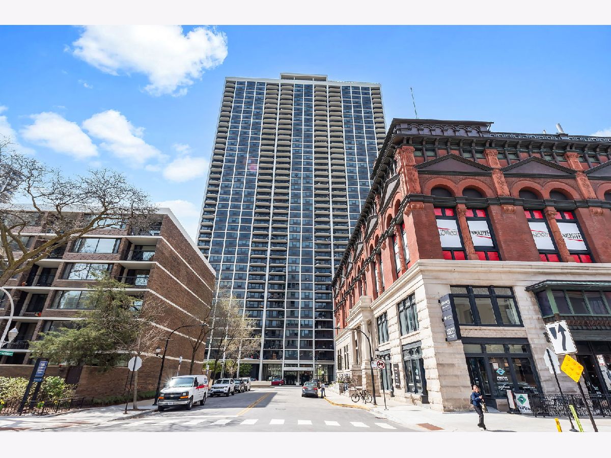 Condominiums Sold Sandburg Chicago Illinois, 1560 Sandburg