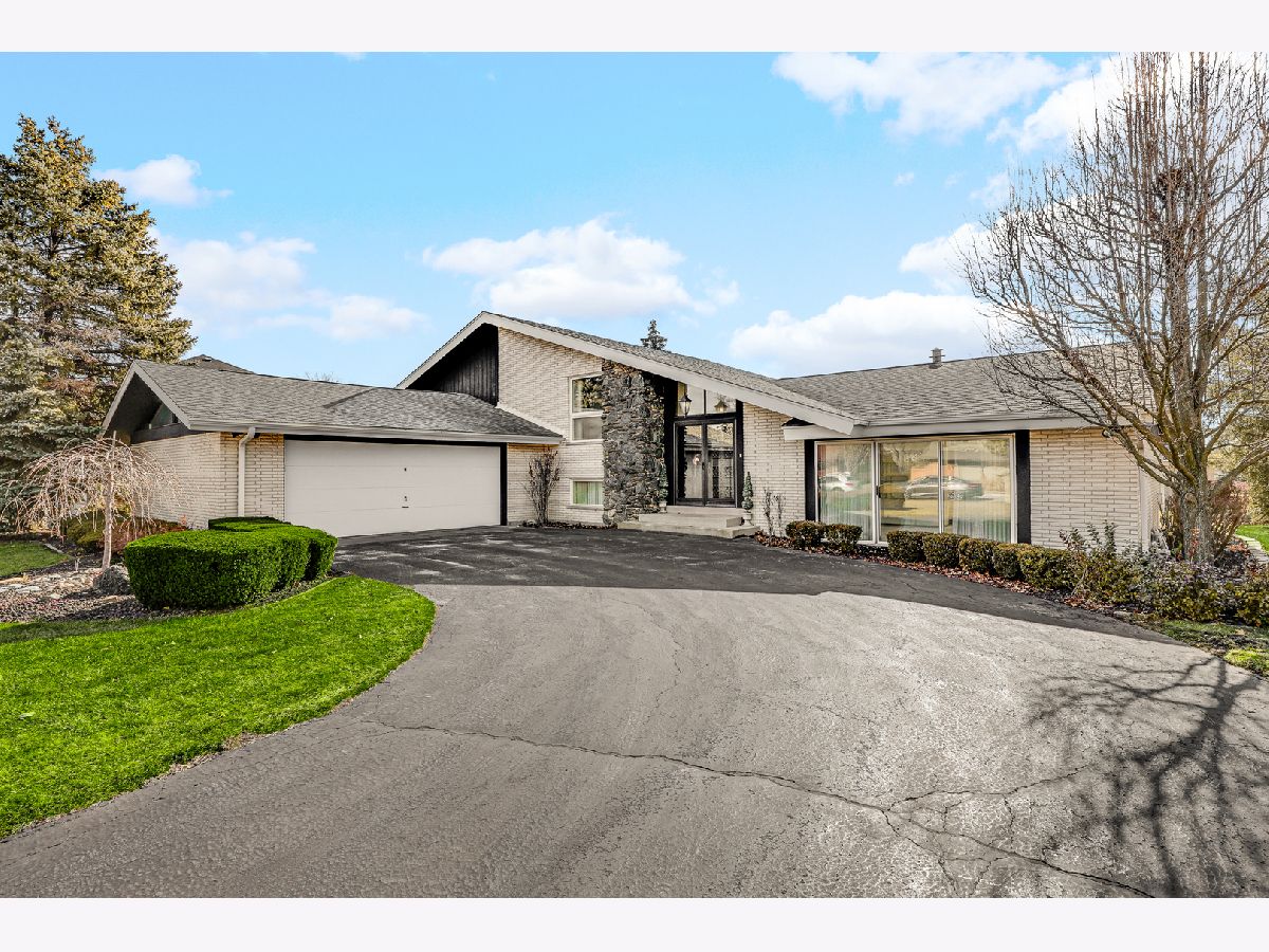 Homes & Condominiums Sold Carriage Green Darien Illinois, 1621 Heather