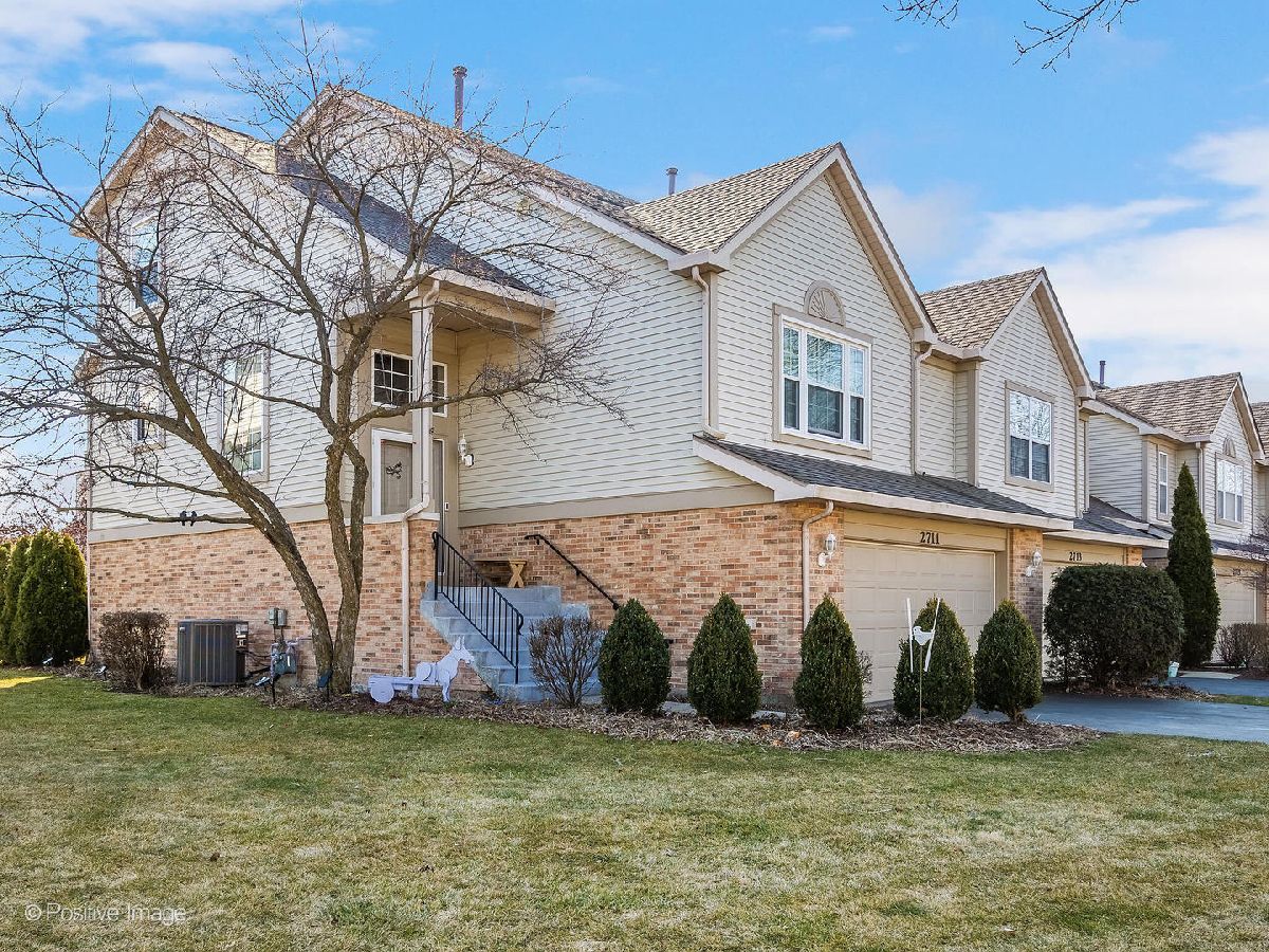 Townhomes & Condos Sold Woodmere Darien Illinois, 2711 Whitlock