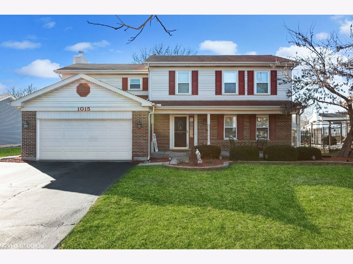 Homes & Condos & Townhomes Sold Spring Creek Farms Algonquin Illinois, 1015 Applewood