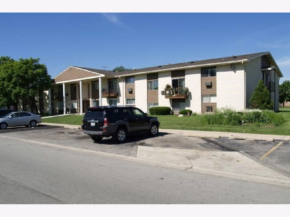 Condominiums Sold Coventry Place Des Plaines Illinois, 9518 Dee