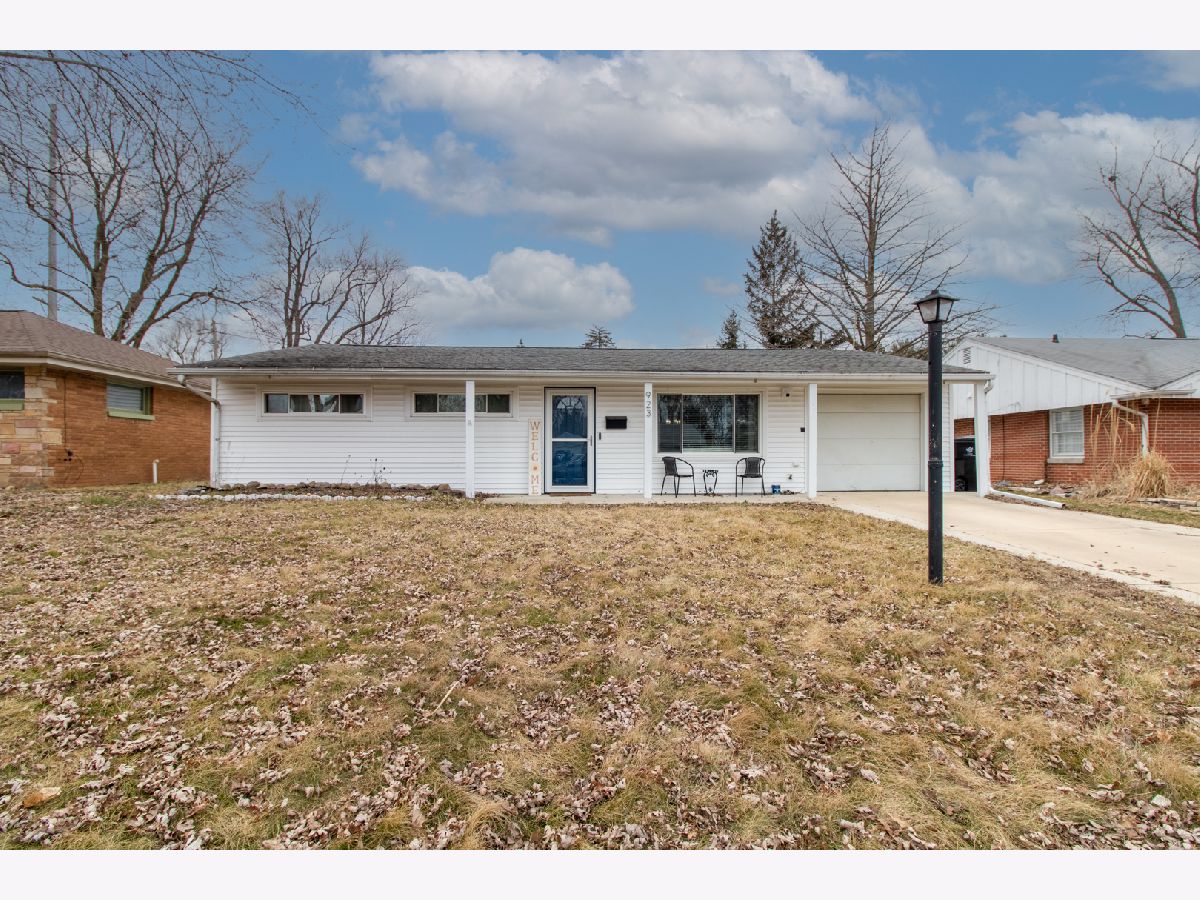 Homes & Condos & Townhomes Sold Town & Country Bloomington Illinois, 923 Vale