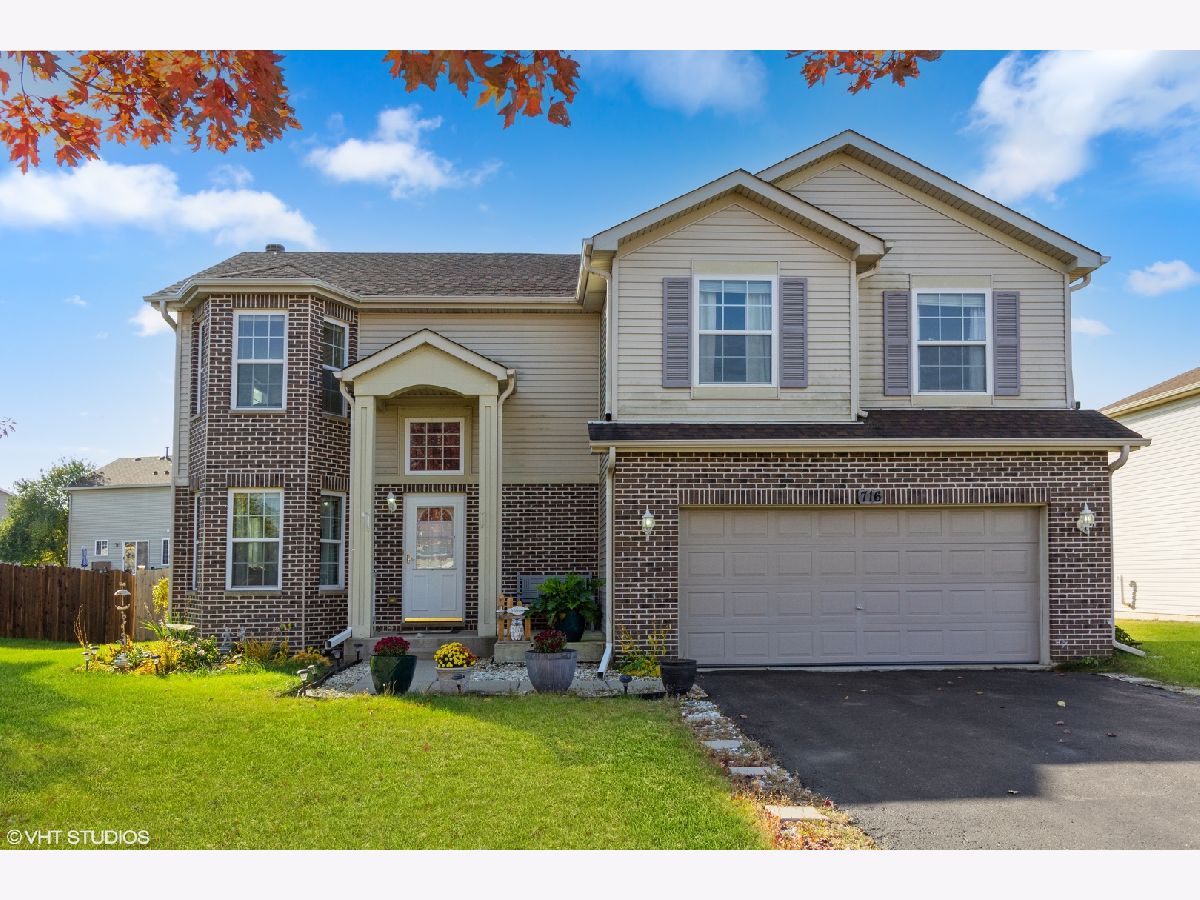 Homes & Condos & Townhomes Sold Arbor Lakes Minooka Illinois, 716 Maplewood