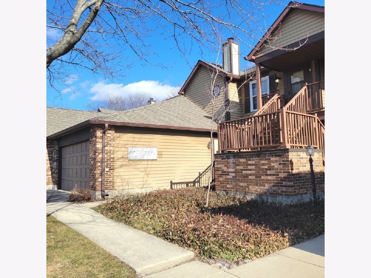Condos & Townhomes Rented Butterfield Manor Glen Ellyn Illinois, 393 Sandhurst