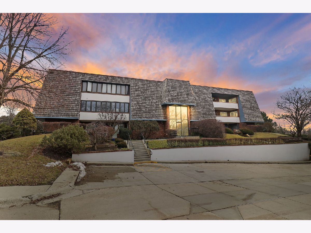 Homes & Condos & Townhomes Sold Red Top Libertyville Illinois, 150 Red Top
