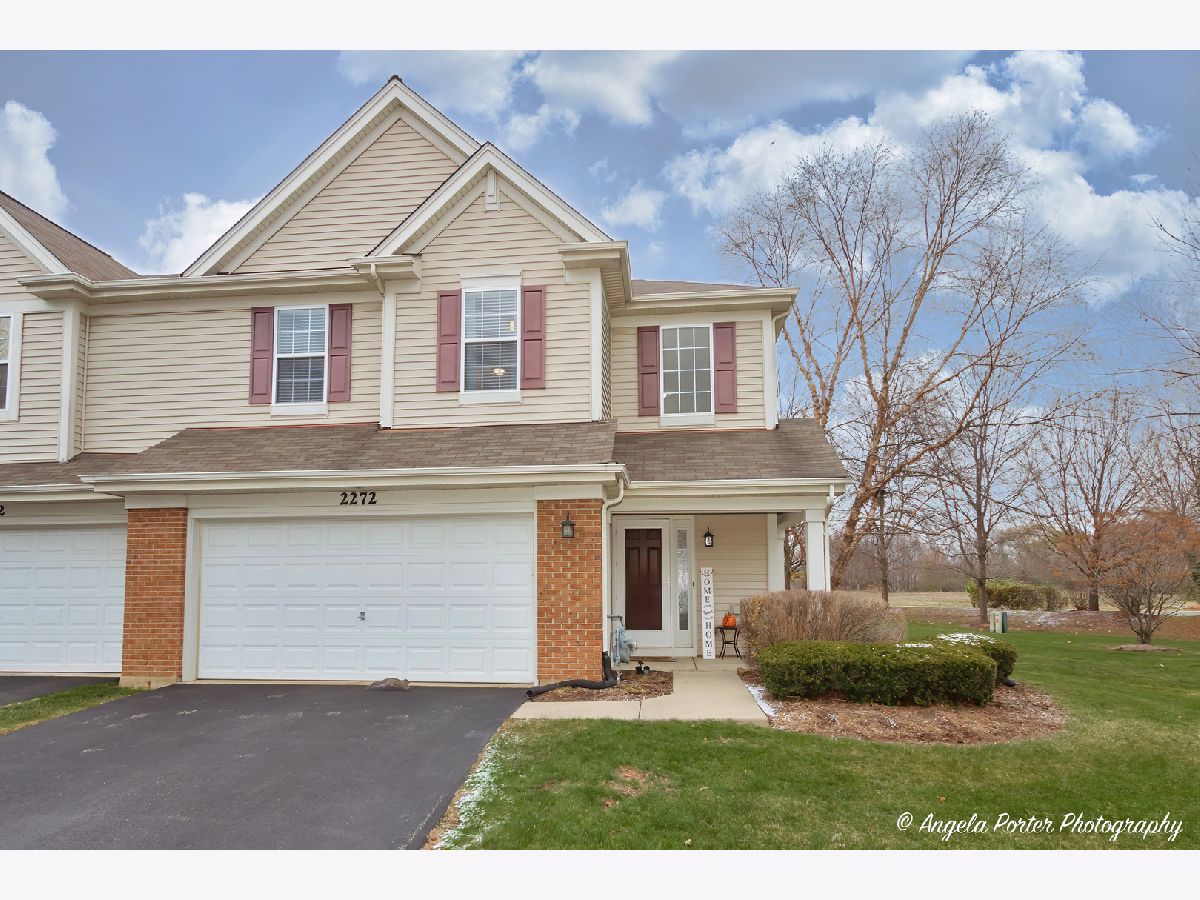 Townhomes & Condos Rented Coventry Lake In The Hills Illinois, 2272 Claremont