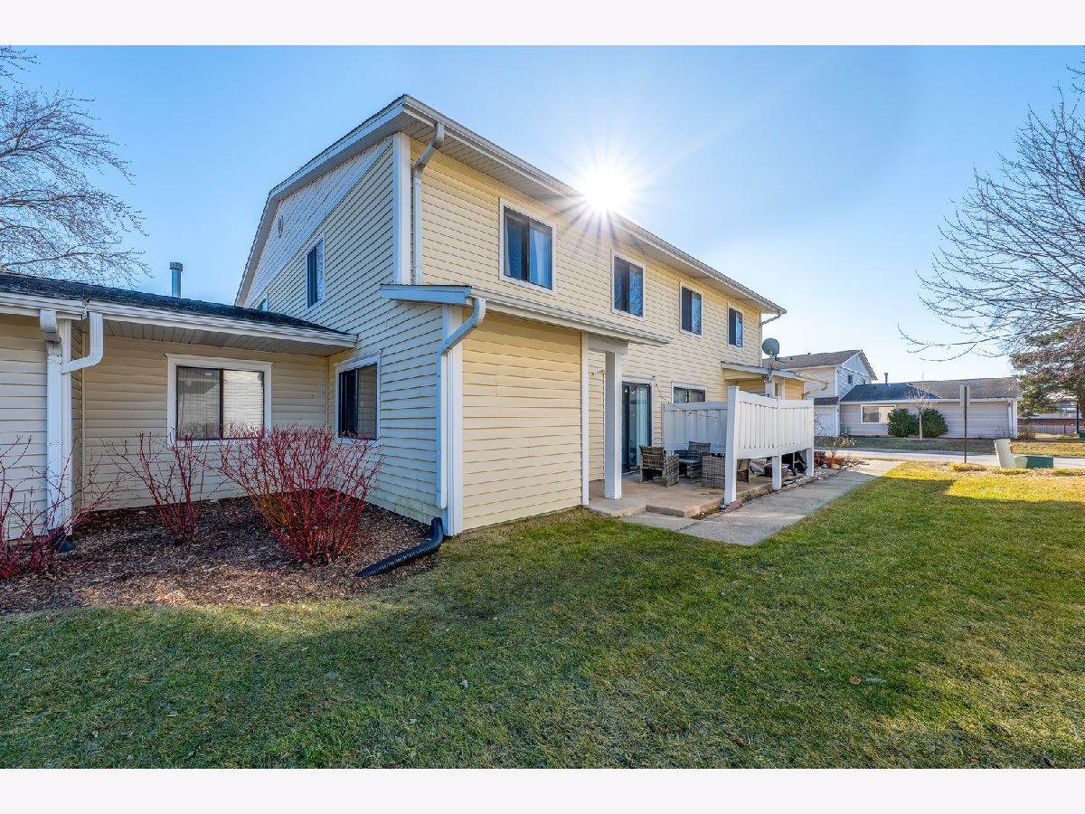 Townhomes & Condos Sold Dunbar Lakes Schaumburg Illinois, 108 Windward