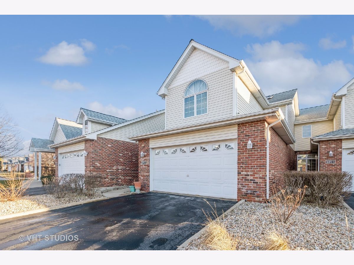 Townhomes Sold Dunraven Place Tinley Park Illinois, 6953 Margaret Courtyard