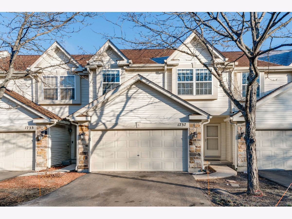 Townhomes Sold Maplewood Court Grayslake Illinois, 1737 Maplewood
