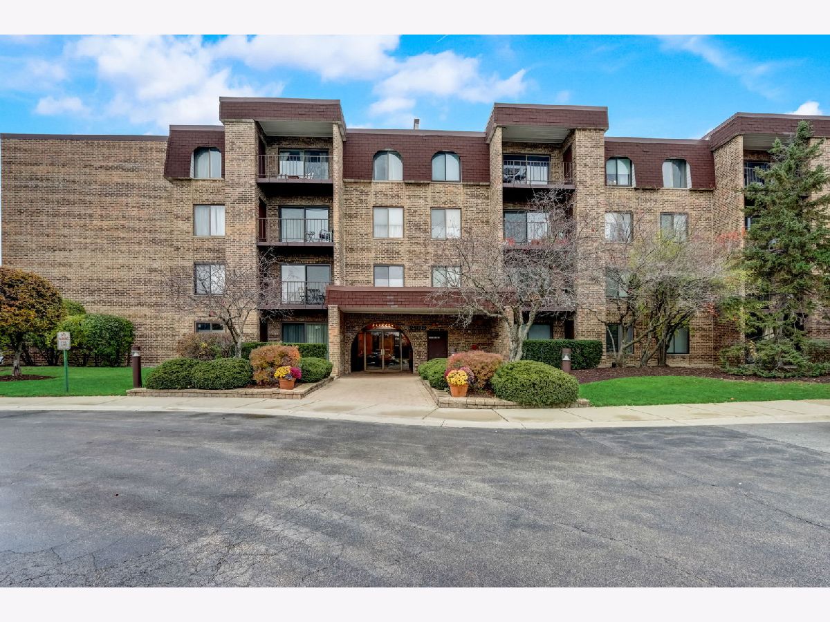 Condominiums & Homes Sold Salceda Del Norte Northbrook Illinois, 2100 Valencia