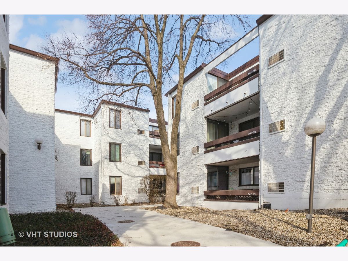 Condominiums Sold Courtyard Arlington Heights Illinois, 342 Miner