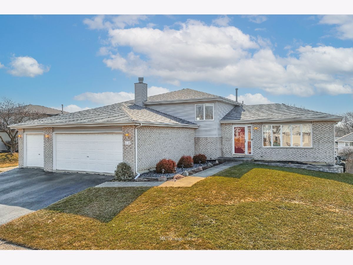 Homes & Townhomes Sold Woodlands Lockport Illinois, 1301 Collingwood