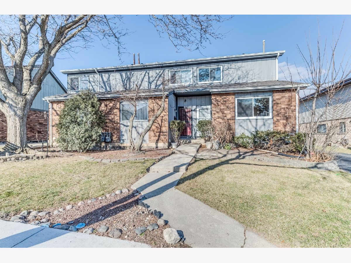 Condos & Townhomes Sold Parkview Estates Roselle Illinois, 664-668 Rosner