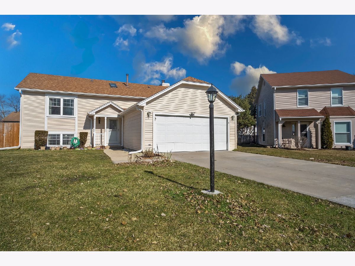 Townhomes & Condos & Homes Rented Streamwood Green Streamwood Illinois, 8 Juniper