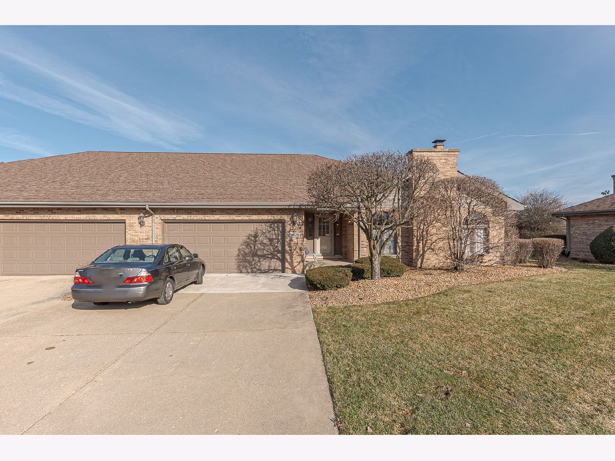 Townhomes Sold Hunt Club Estates Frankfort Illinois, 9423 Ashley