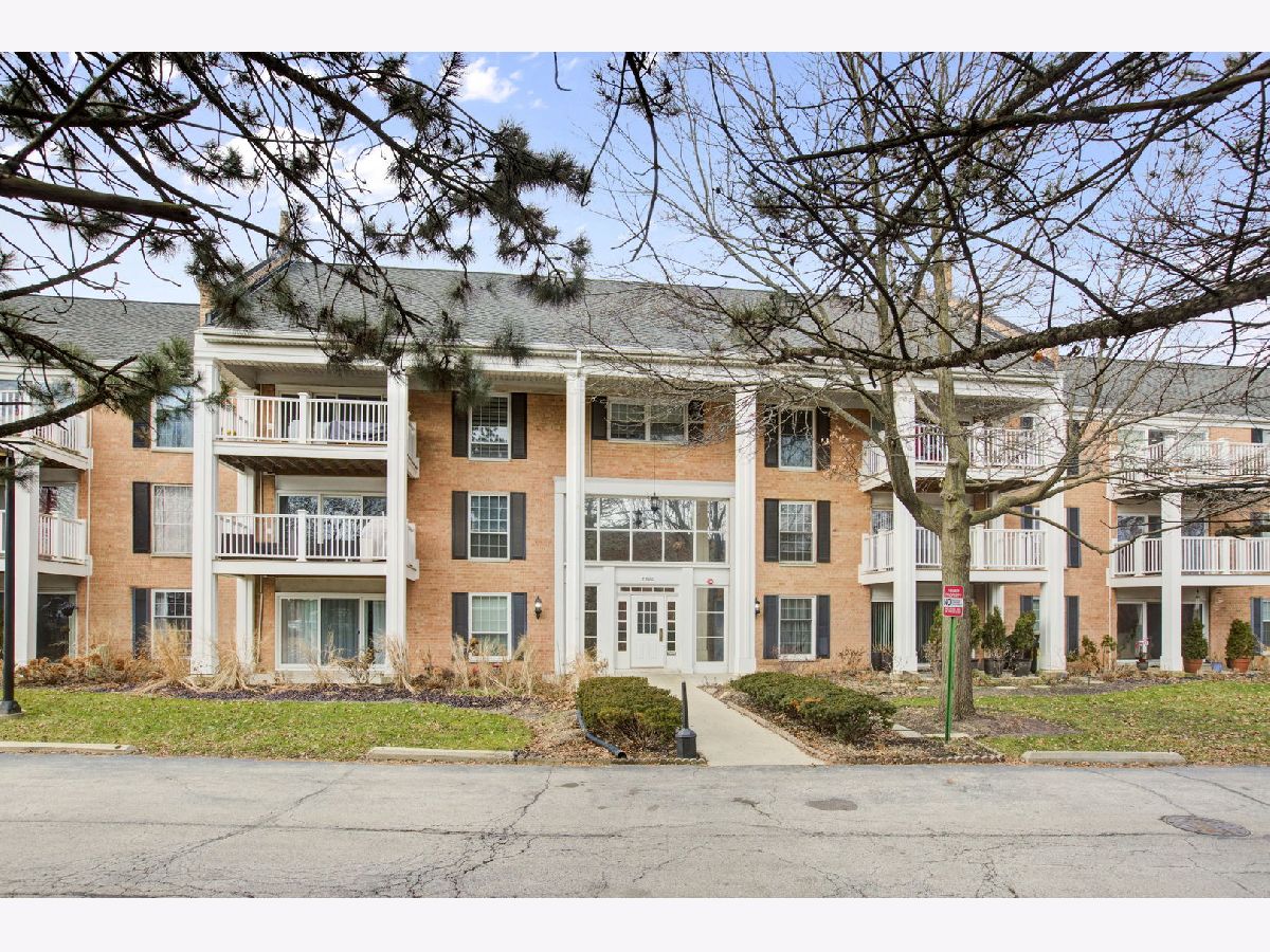 Condominiums Sold Three Fountains On The Lake Rolling Meadows Illinois, 5500 Carriageway