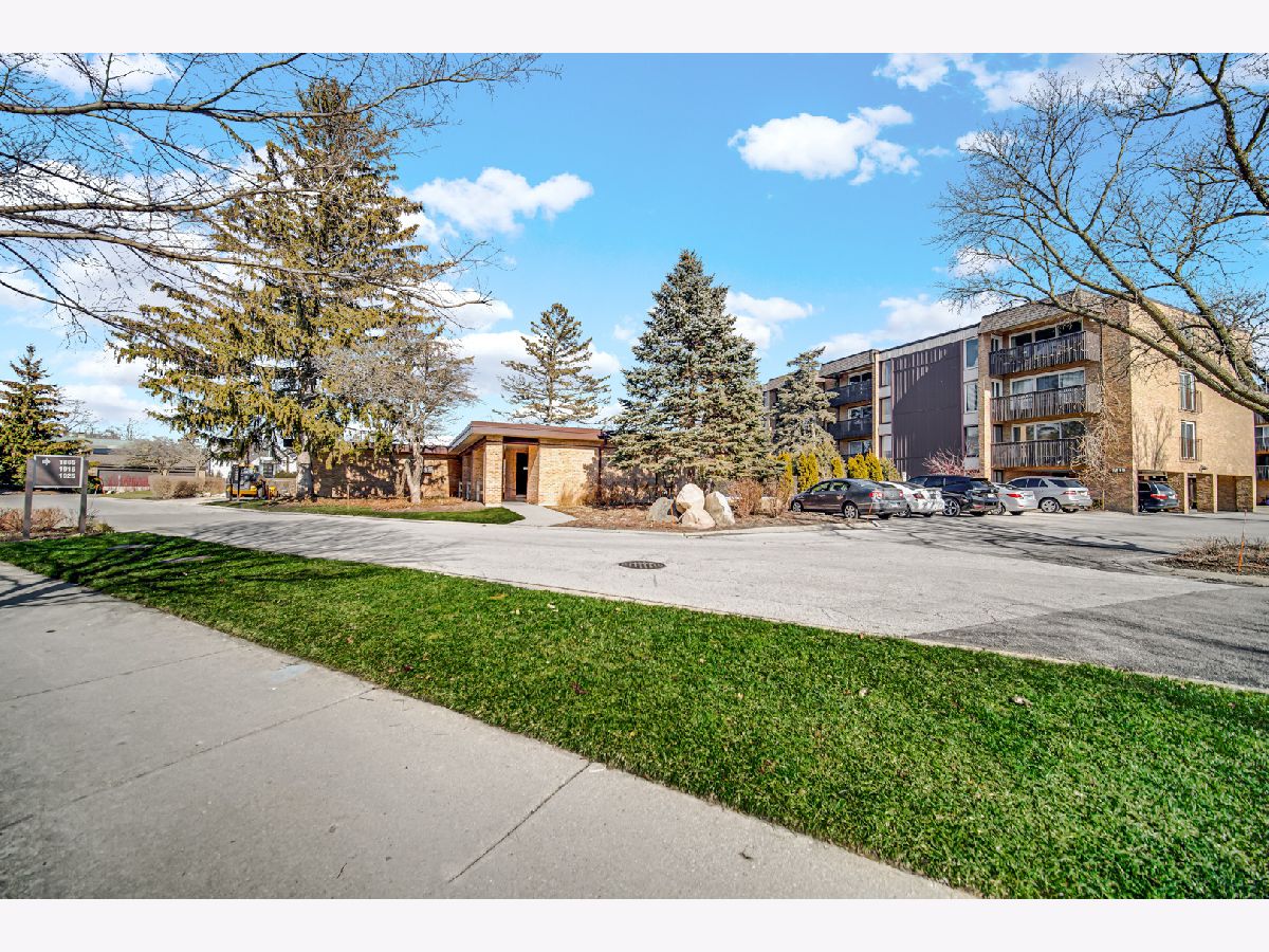 Townhomes & Condos & Homes Sold Valley Lo Glenview Illinois, 1915 Tanglewood