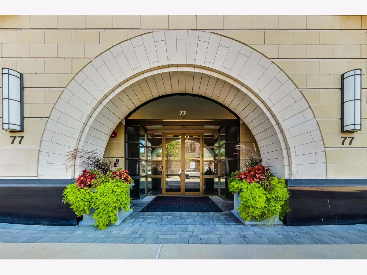 Condominiums Sold Arlington Town Square Arlington Heights Illinois, 77 Evergreen