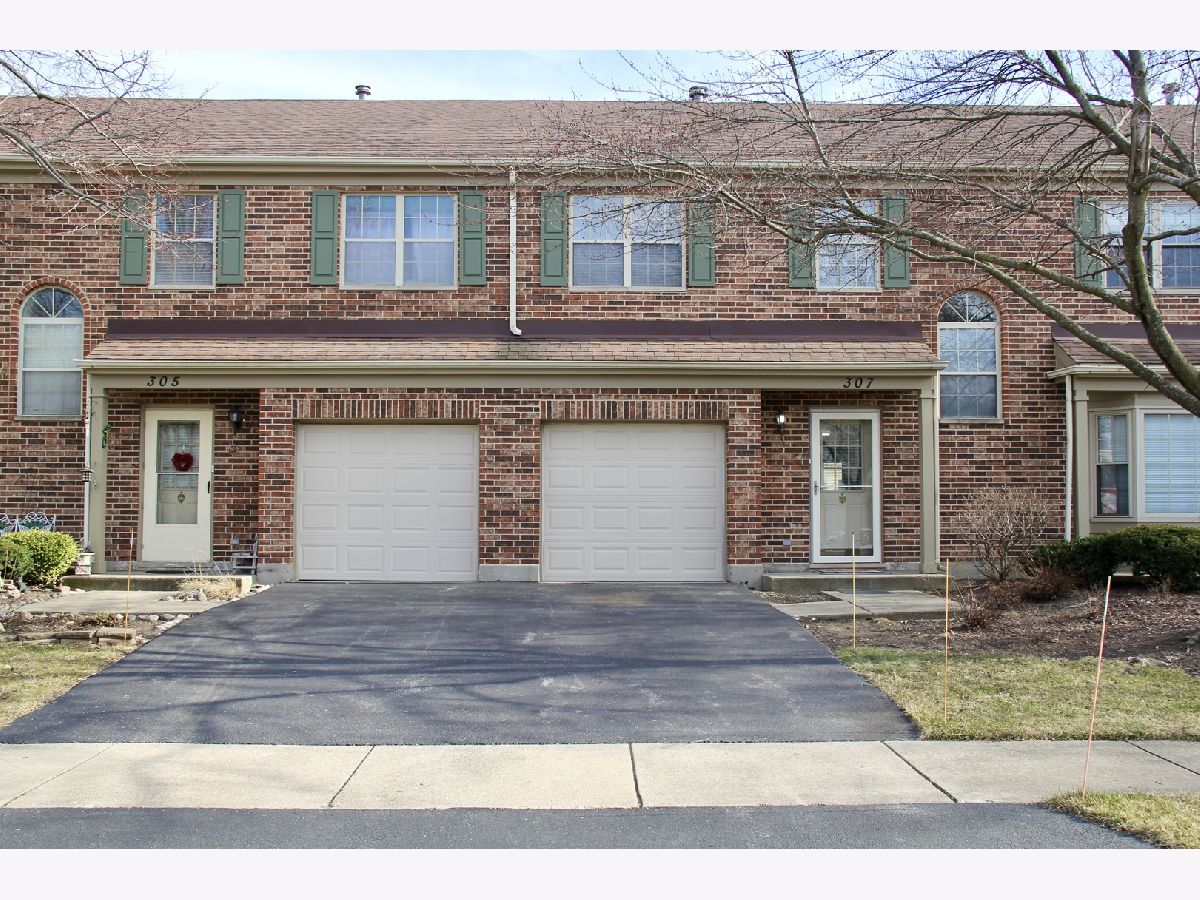 Townhomes & Condos Rented Carlton Court Westmont Illinois, 307 Cromwell