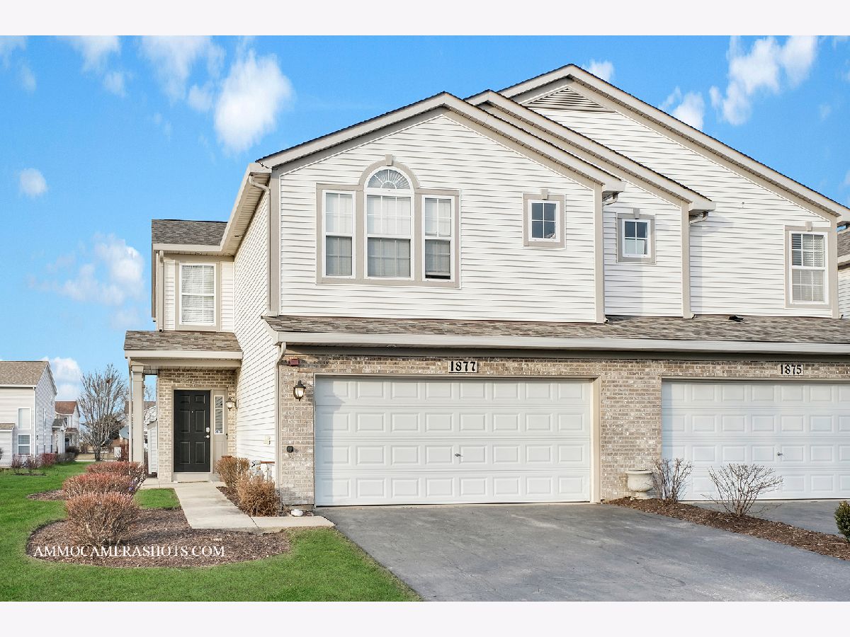 Townhomes Sold Silver Springs Montgomery Illinois, 1877 Candlelight