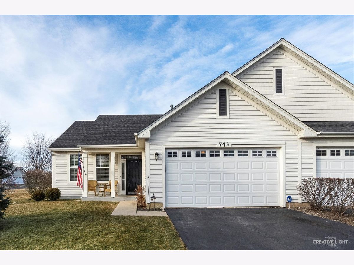 Homes & Condos & Townhomes Sold Steeplechase Oswego Illinois, 743 Bellevue