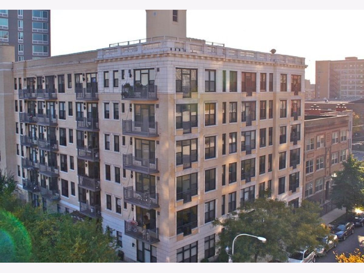 Condominiums Rented Eastwood By The Lake Chicago Illinois, 811 Eastwood