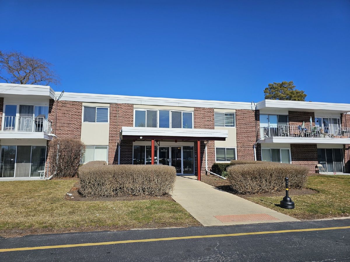 Condominiums Sold Cameo Terrace Wheeling Illinois, 100 Deborah