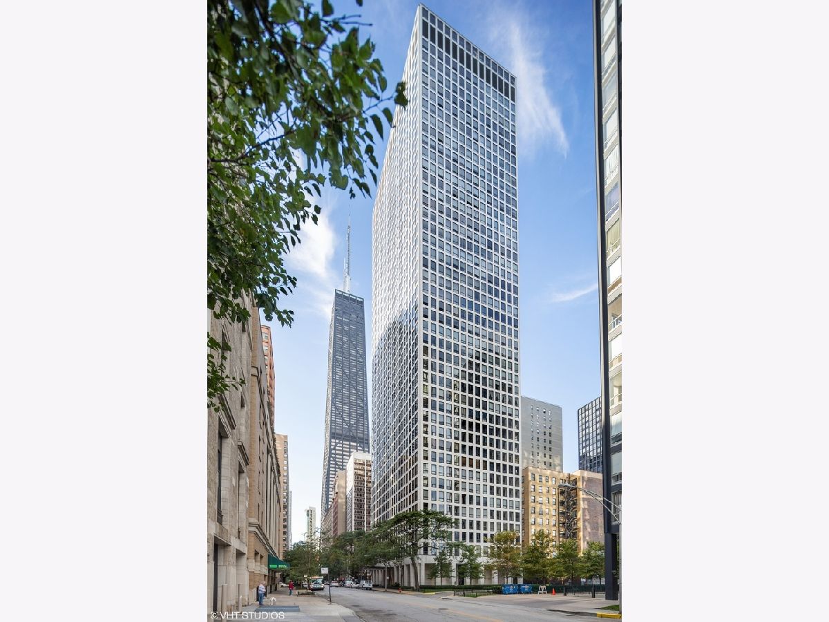 Condominiums Sold Plaza On Dewitt Chicago Illinois, 260 Chestnut