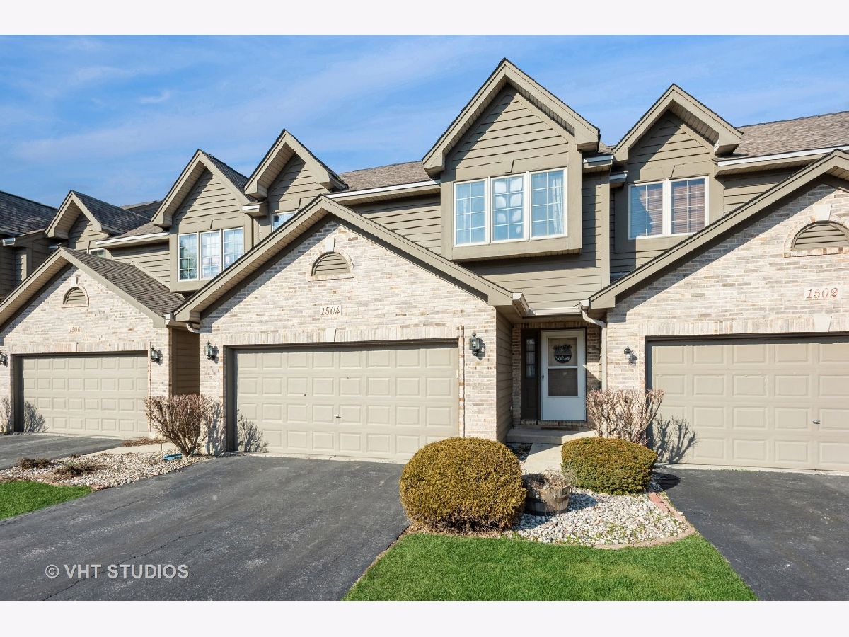 Townhomes Sold Pine Meadows Elgin Illinois, 1504 Arbor