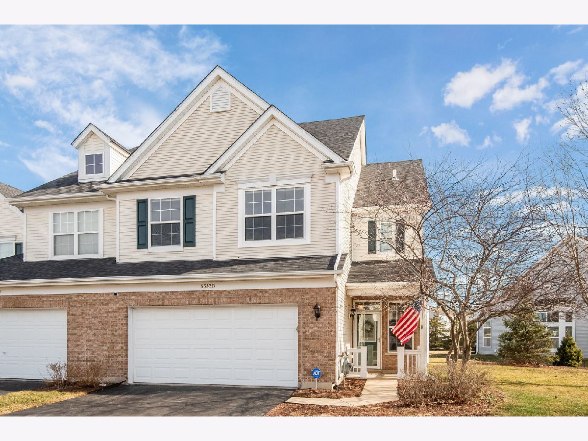 Bristol Bay Yorkville IL, Condos & Townhomes & Homes For Sale & For