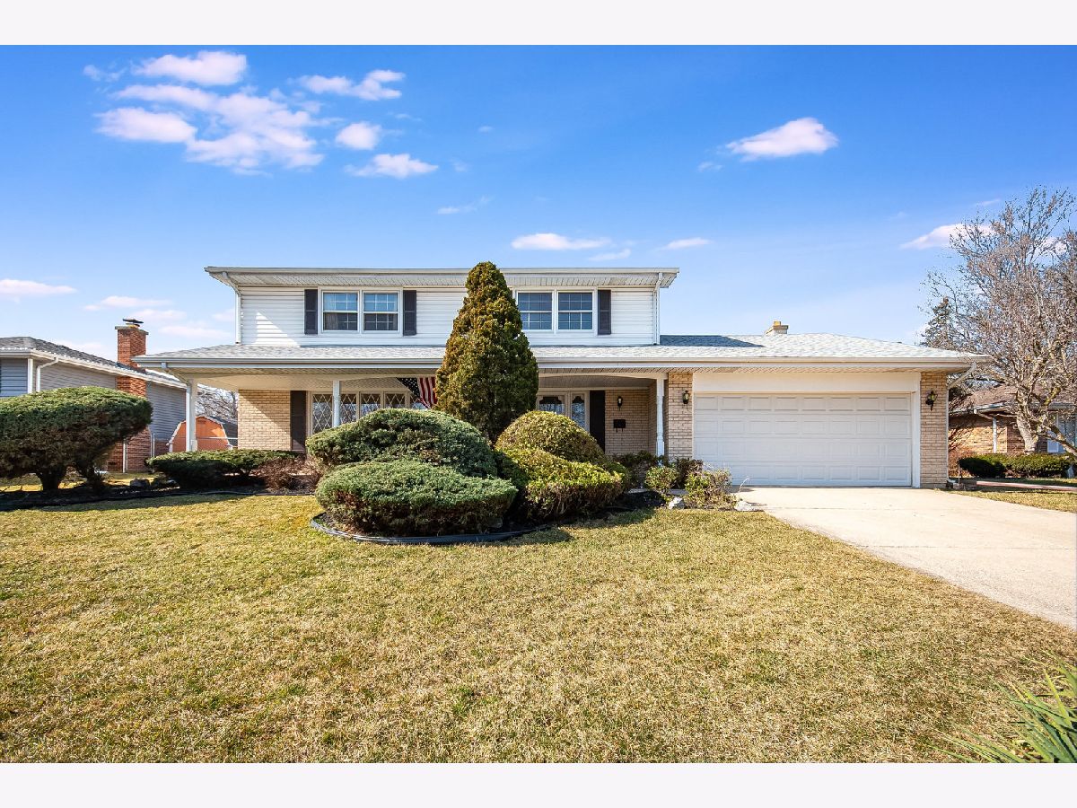 Homes & Condominiums Sold Farmingdale Darien Illinois, 8s078 Washington