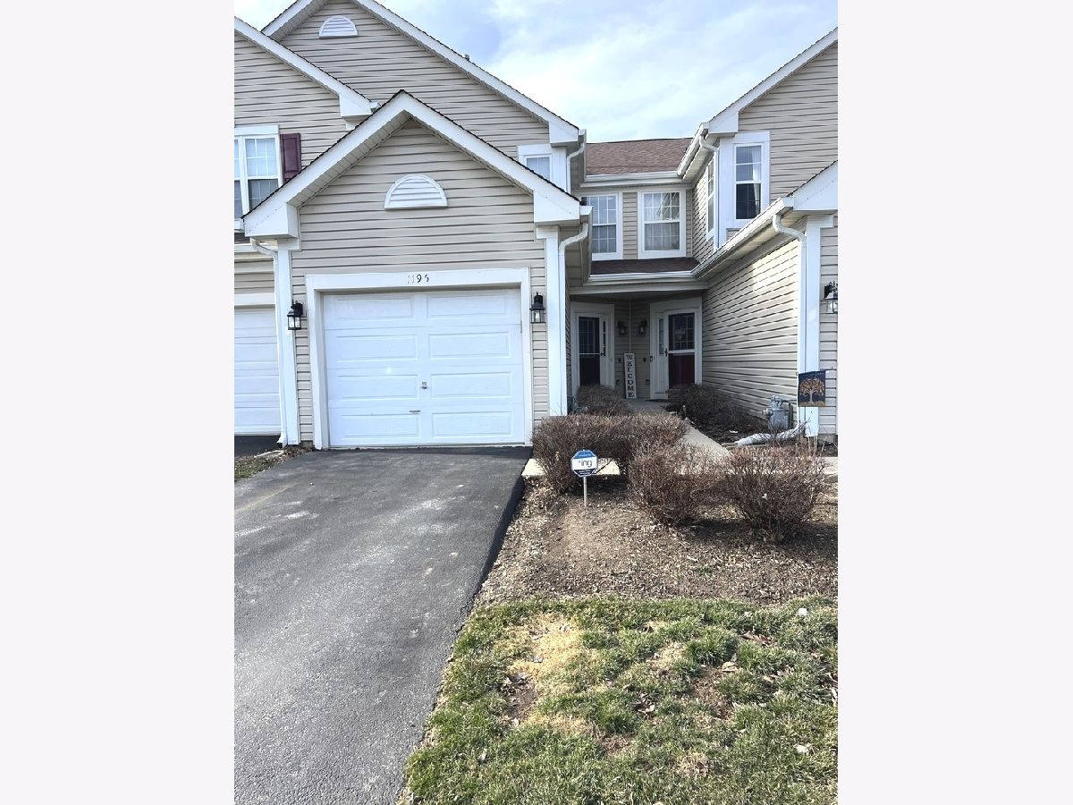 Townhomes & Condos Rented North Star Lake In The Hills Illinois, 1195 Heartland Gate