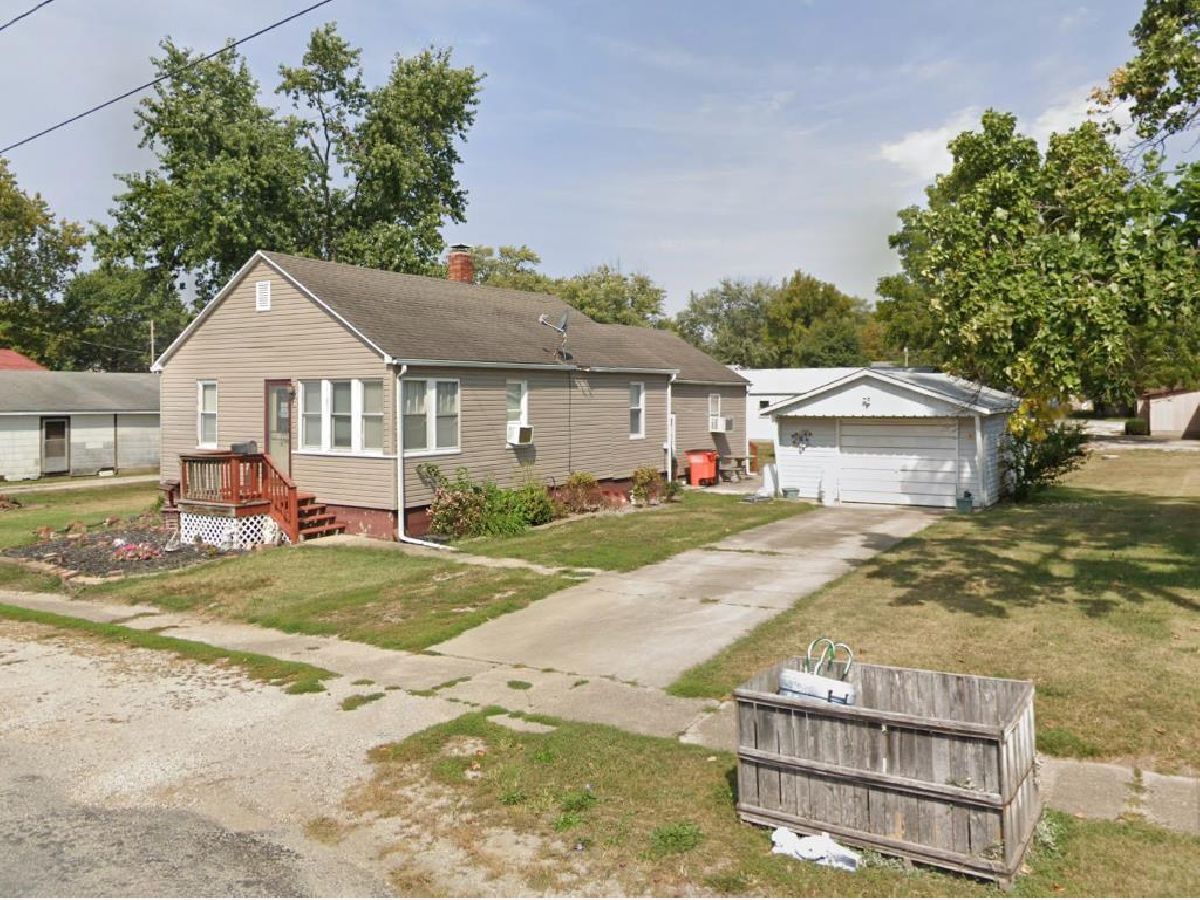  Sold Shelbyville Illinois, 809 South 5th