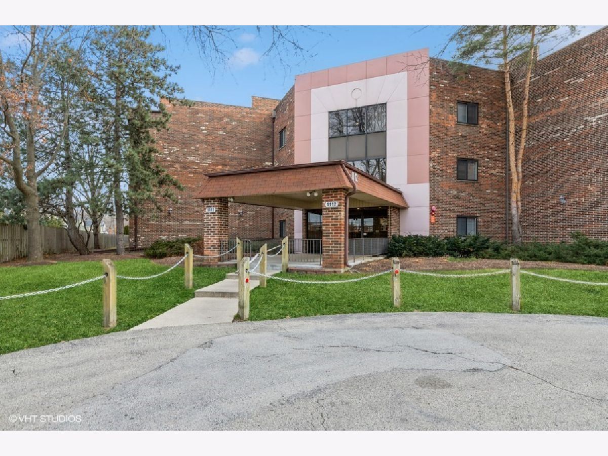 Condominiums Sold Glencove Estates Glenview Illinois, 1112 Castilian