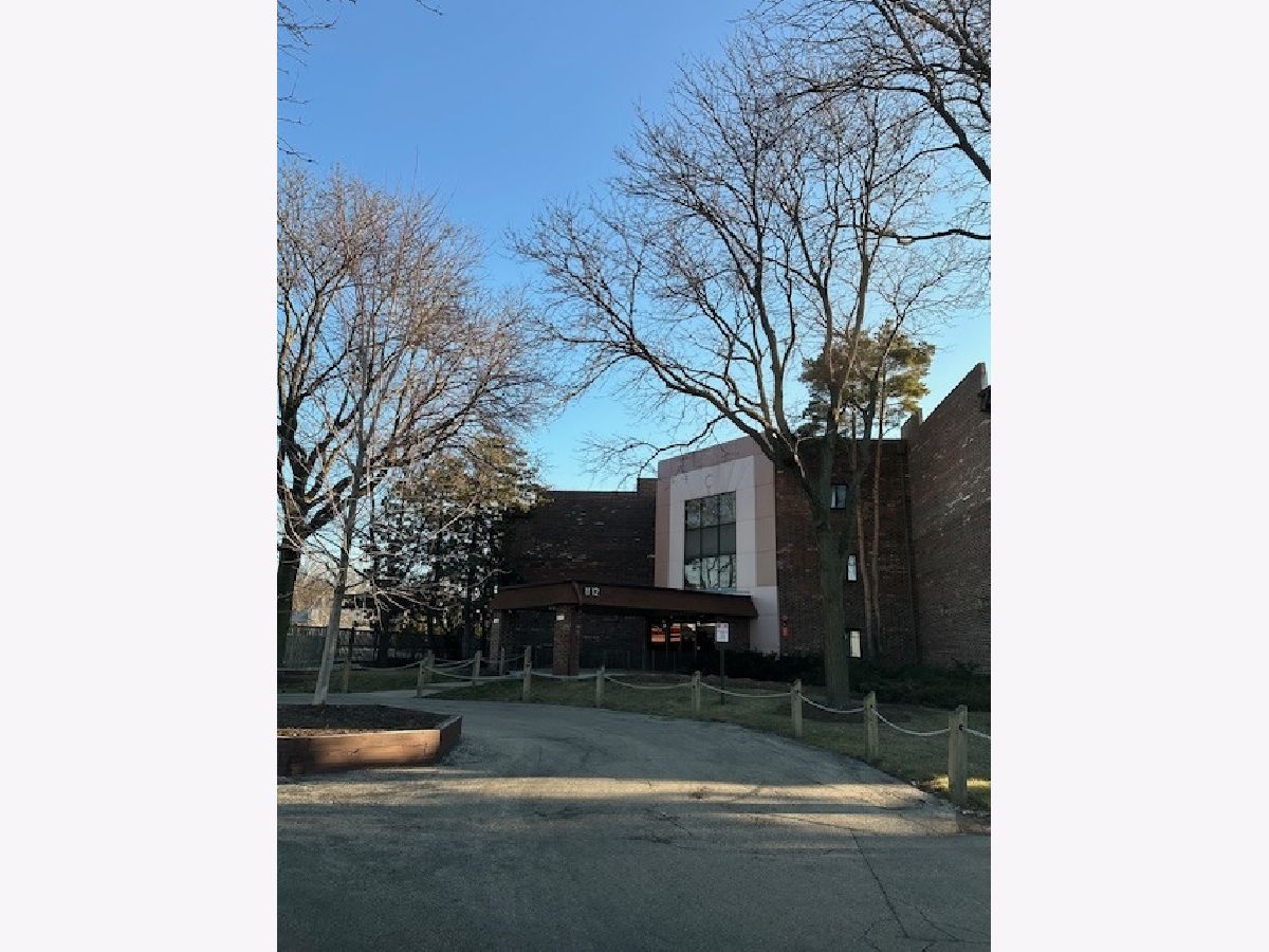 Condominiums Rented Glencove Estates Glenview Illinois, 1112 Castilian