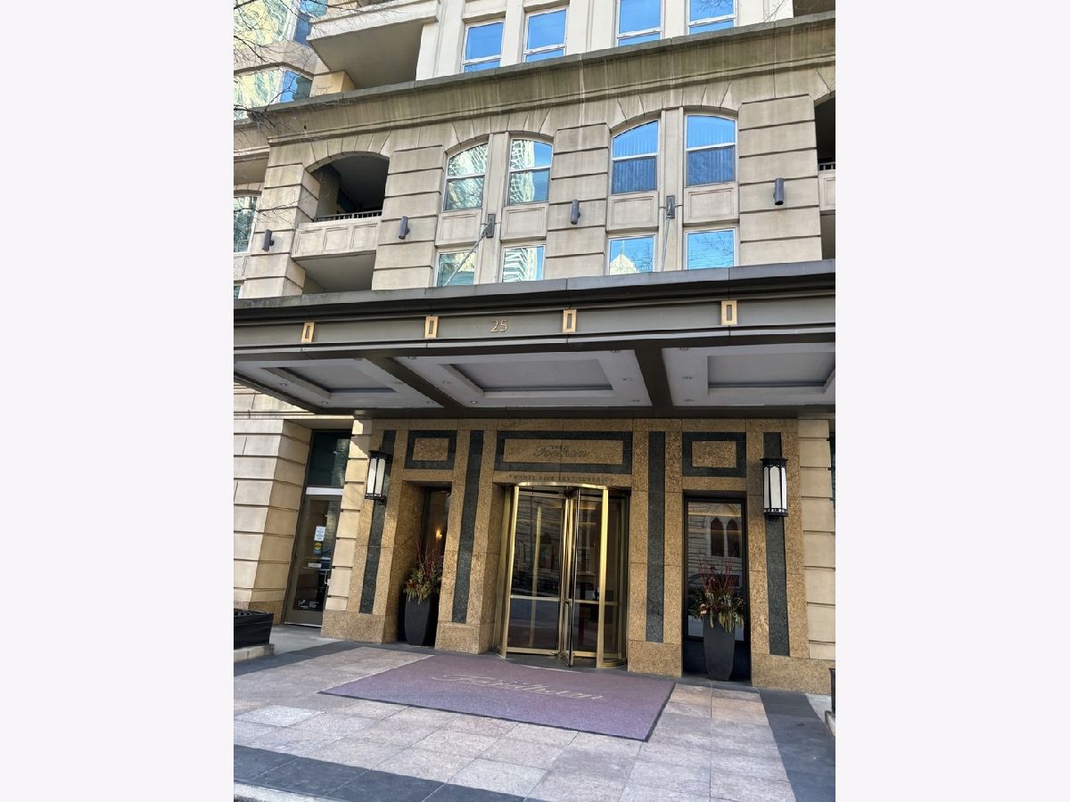 Condos & Townhomes Rented Fordham Chicago Illinois, 25 Superior