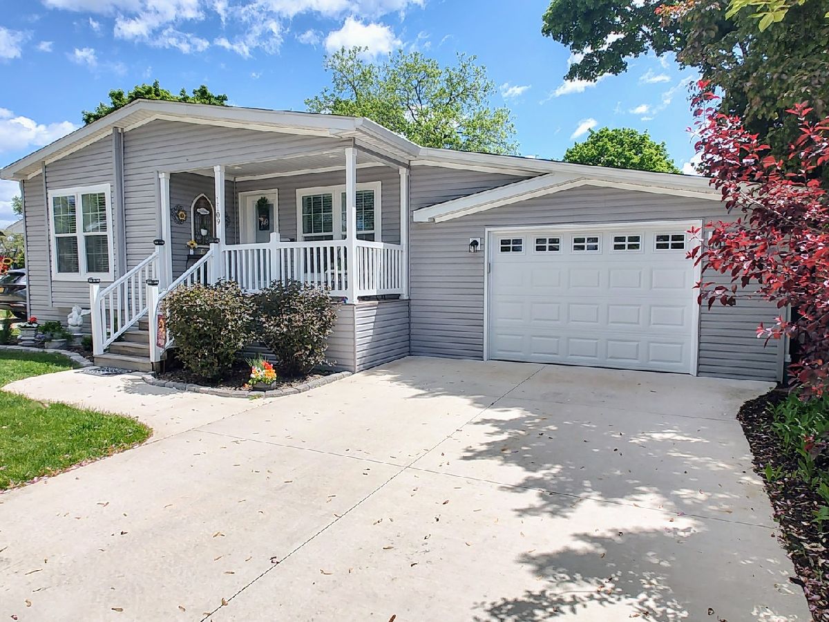 Homes Sold Willow Lake Estates Elgin Illinois, 1109 Country Club